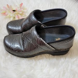 Dansko XP Groove Steel Print Professional Clogs